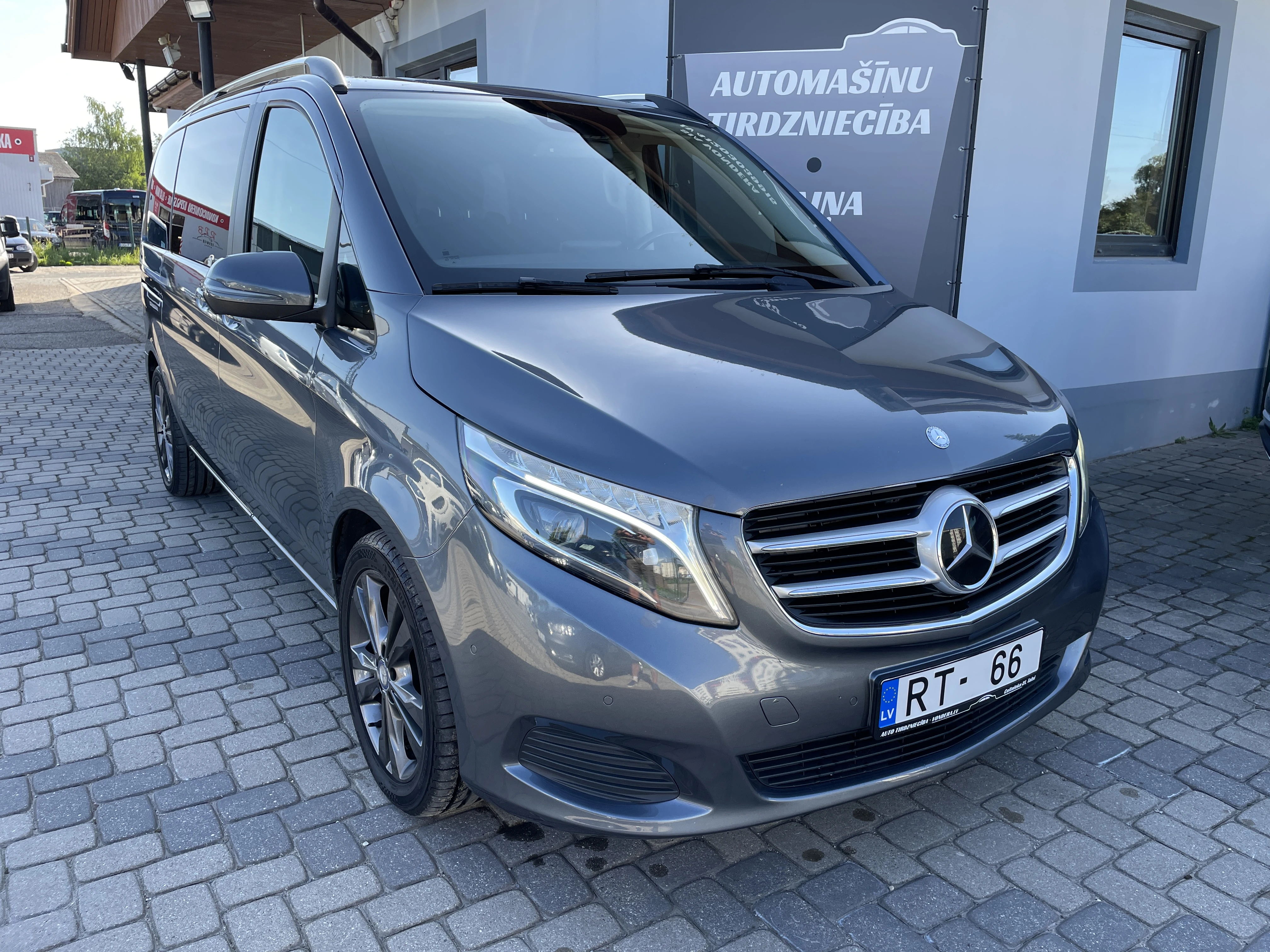 Mercedes-Benz V250