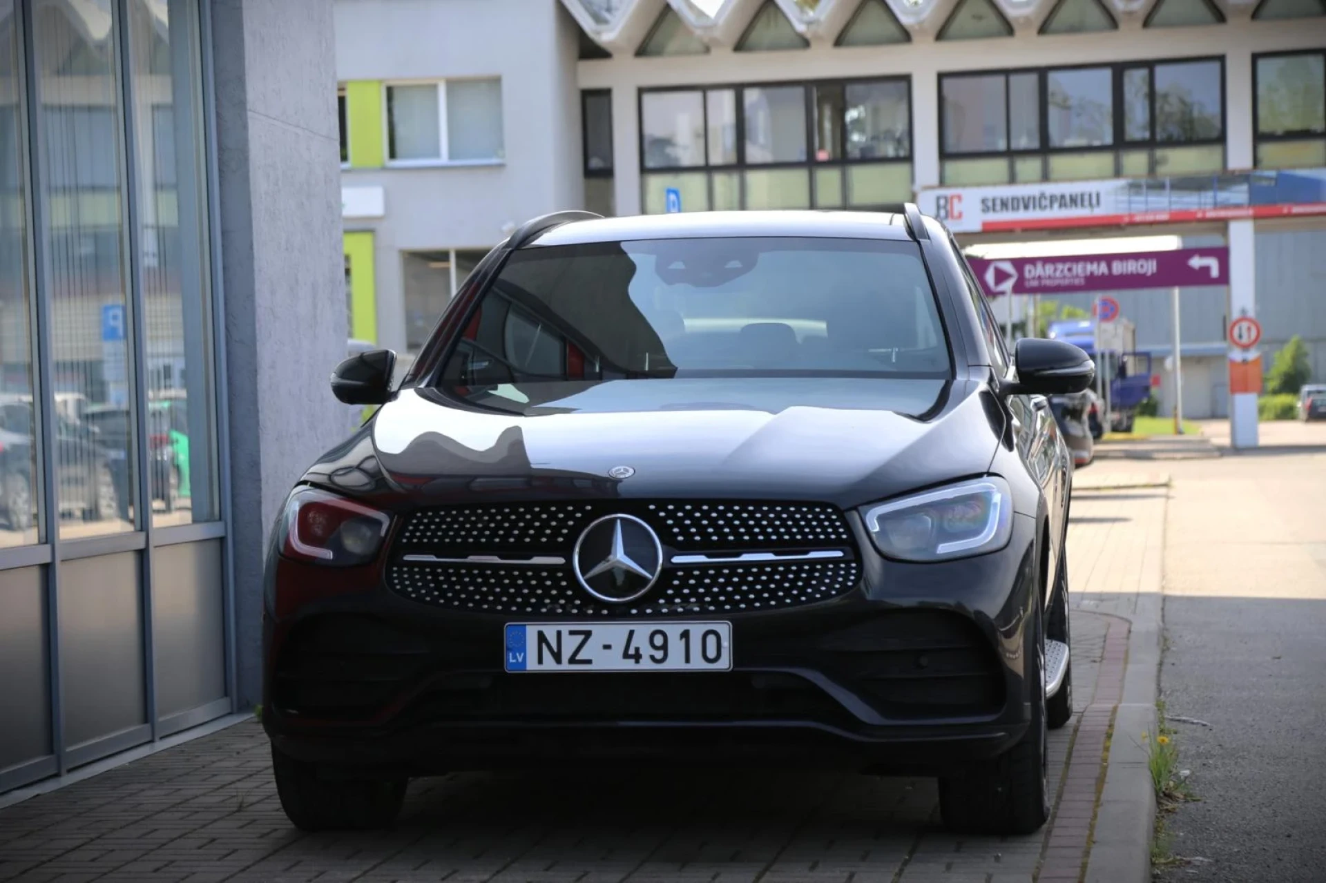 Mercedes-Benz GLC220