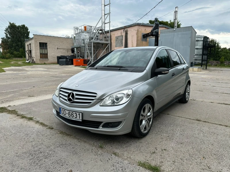 Mercedes-Benz B180