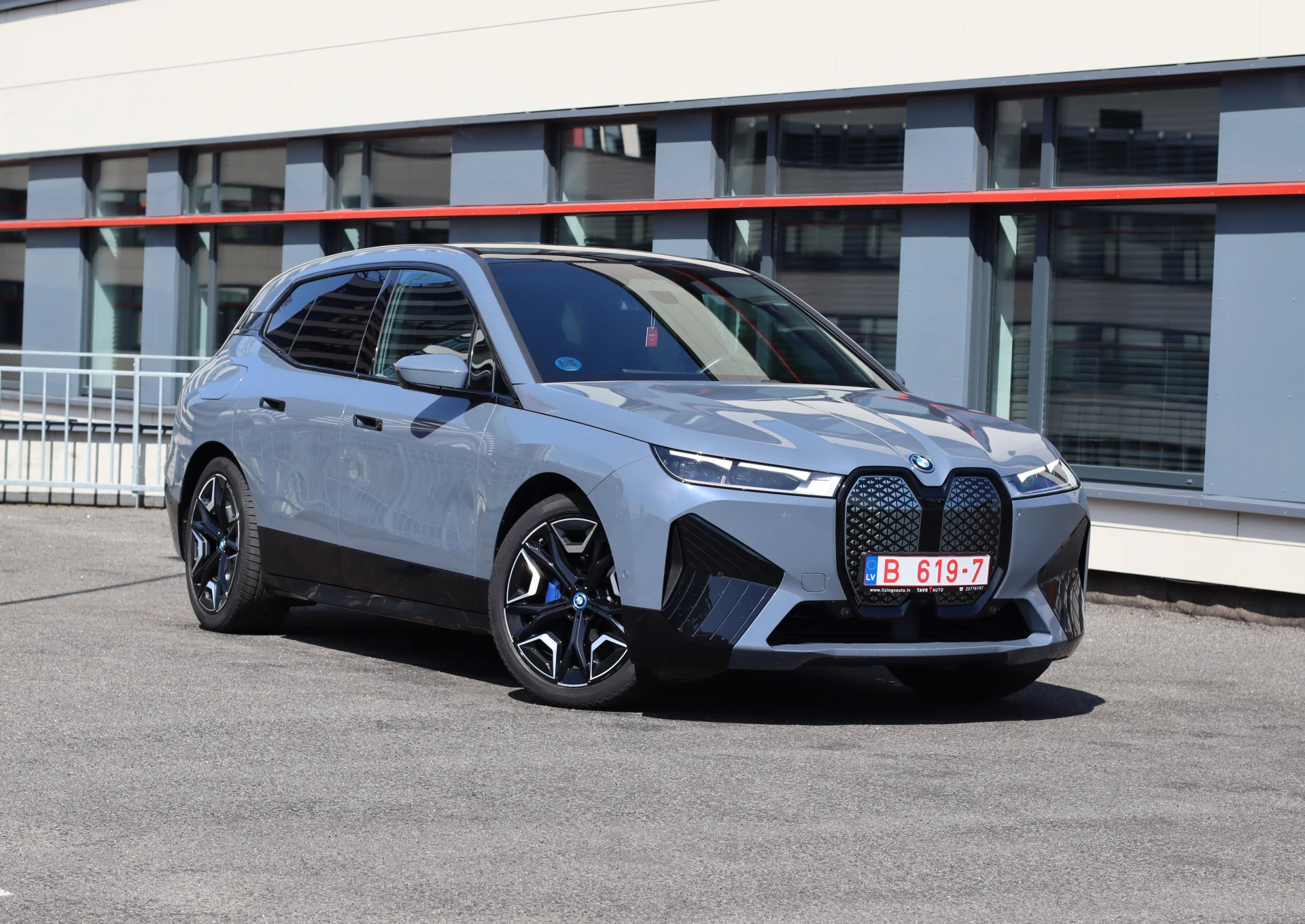 BMW iX
