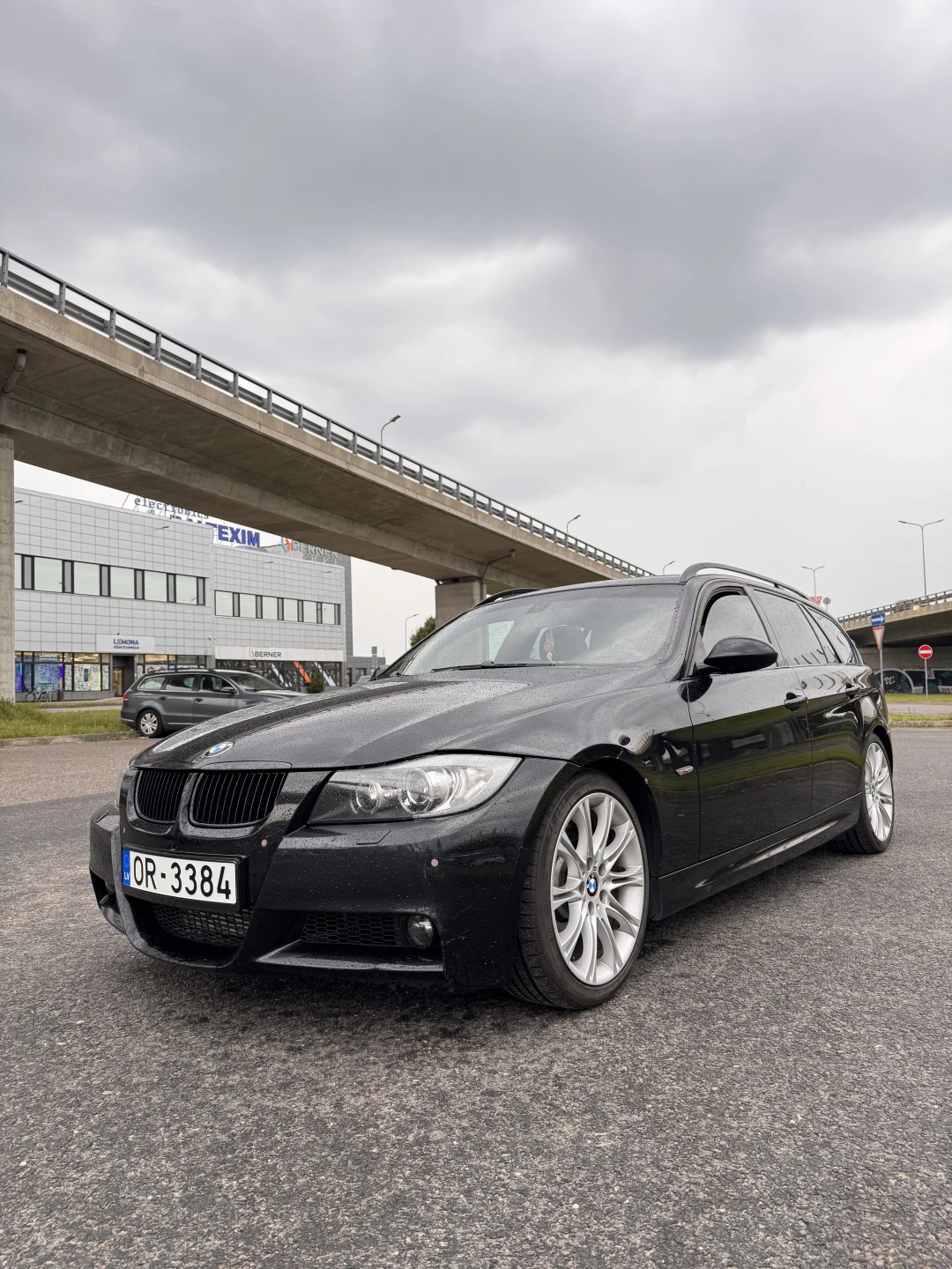 BMW 330