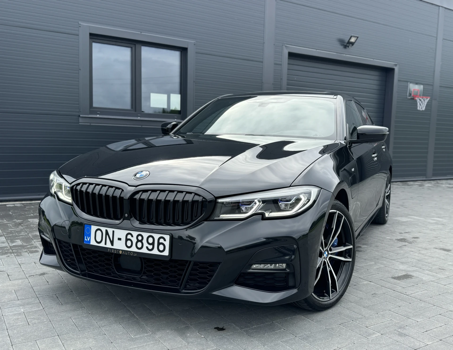 BMW 330