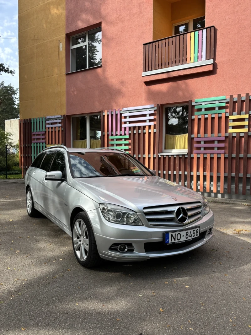 Mercedes-Benz 220