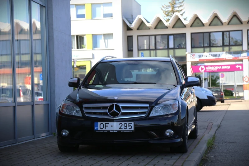 Mercedes-Benz C320