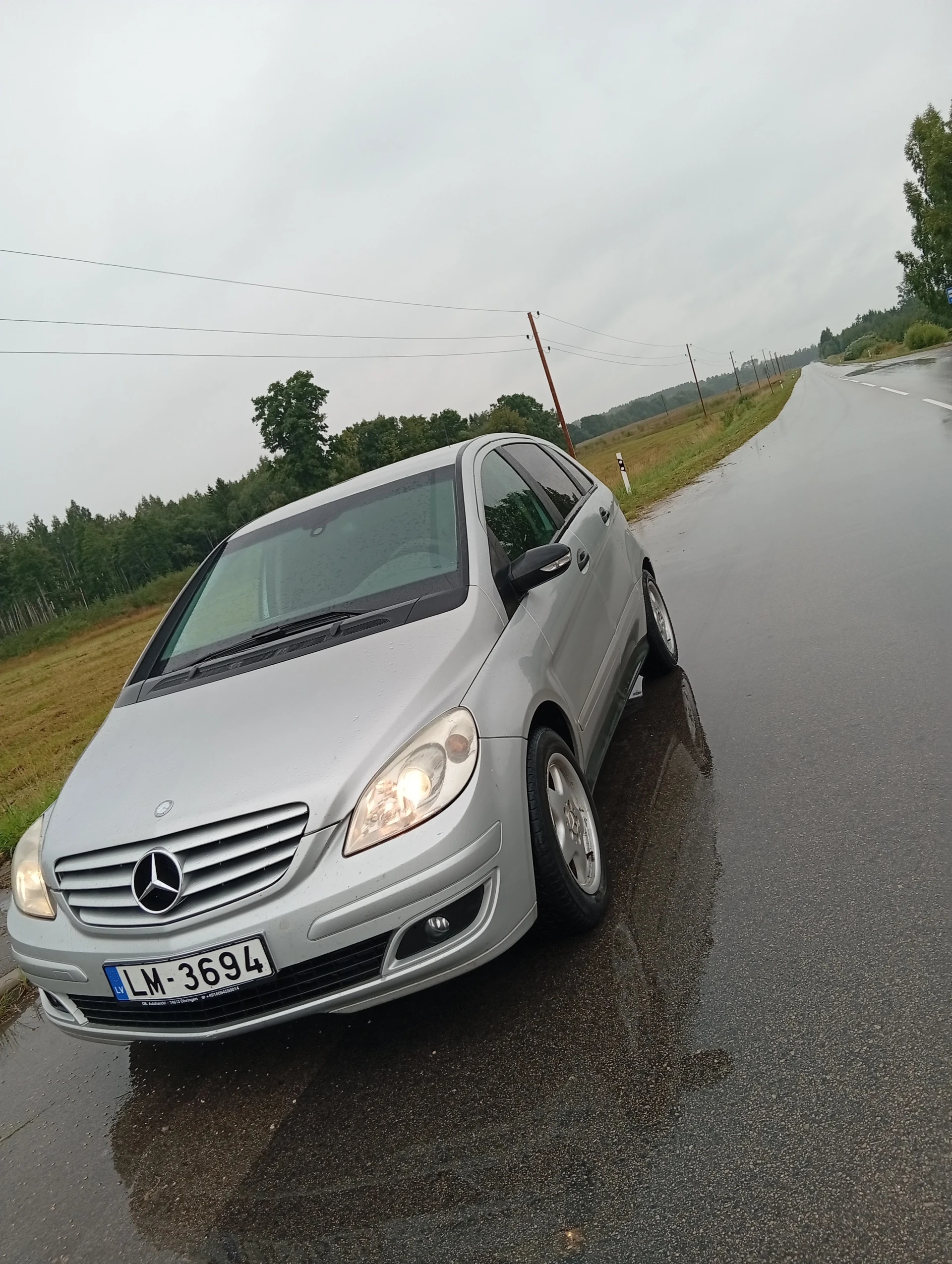 Mercedes-Benz B180