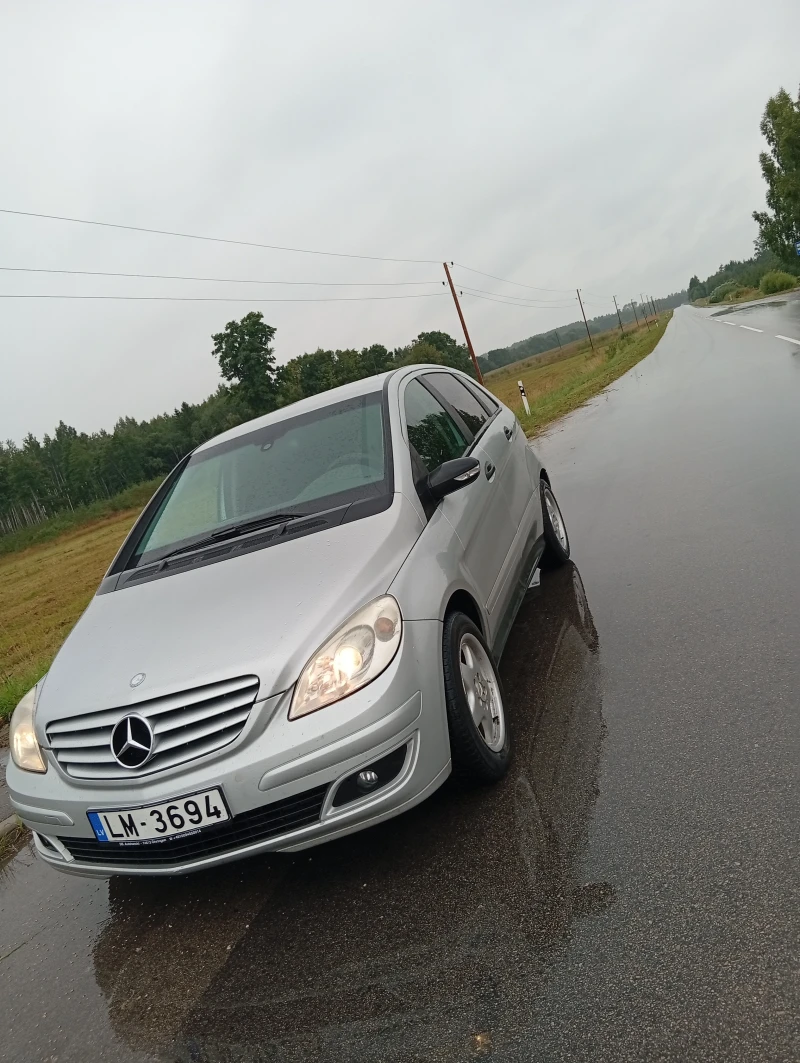 Mercedes-Benz B180