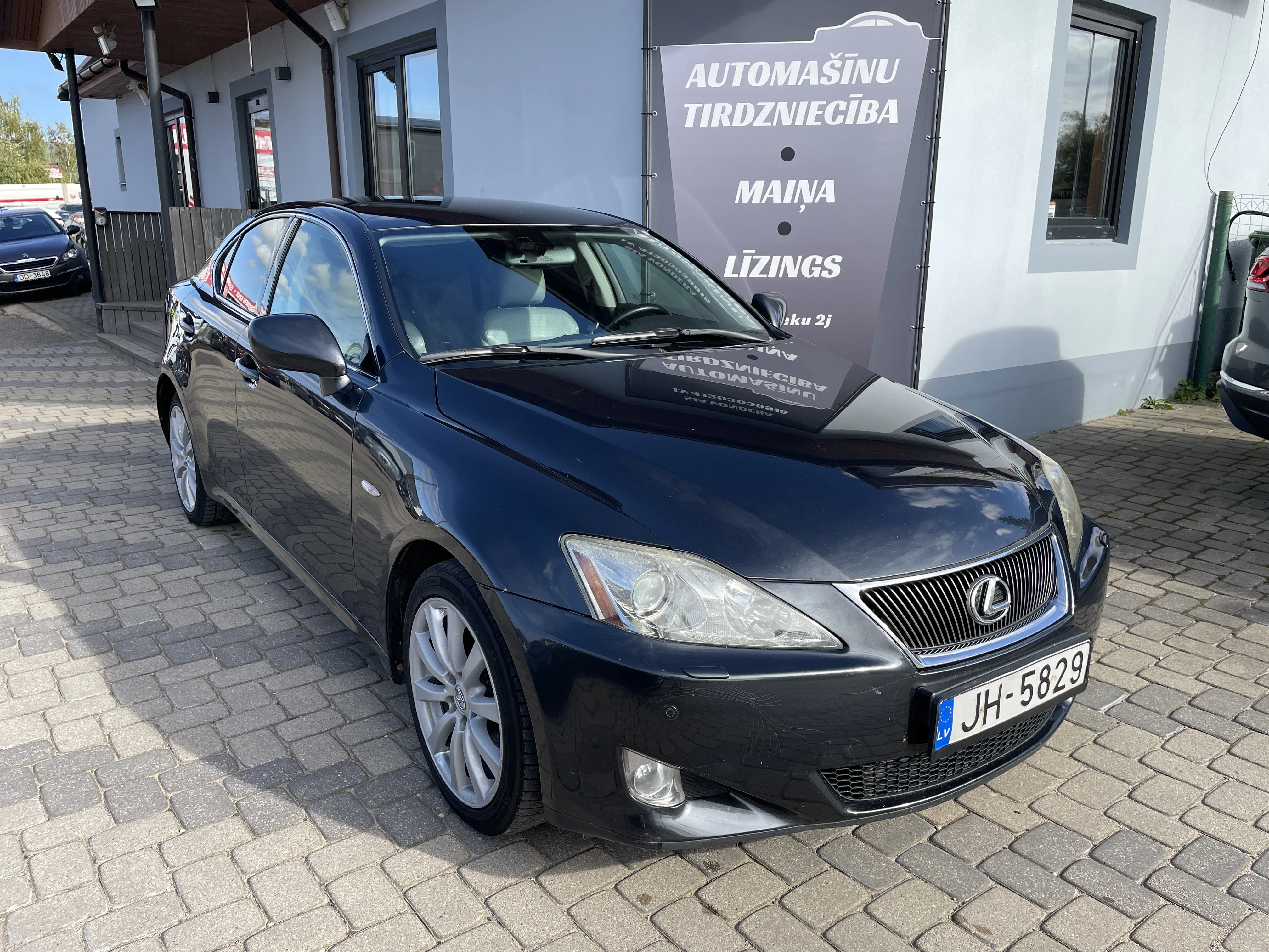Lexus IS