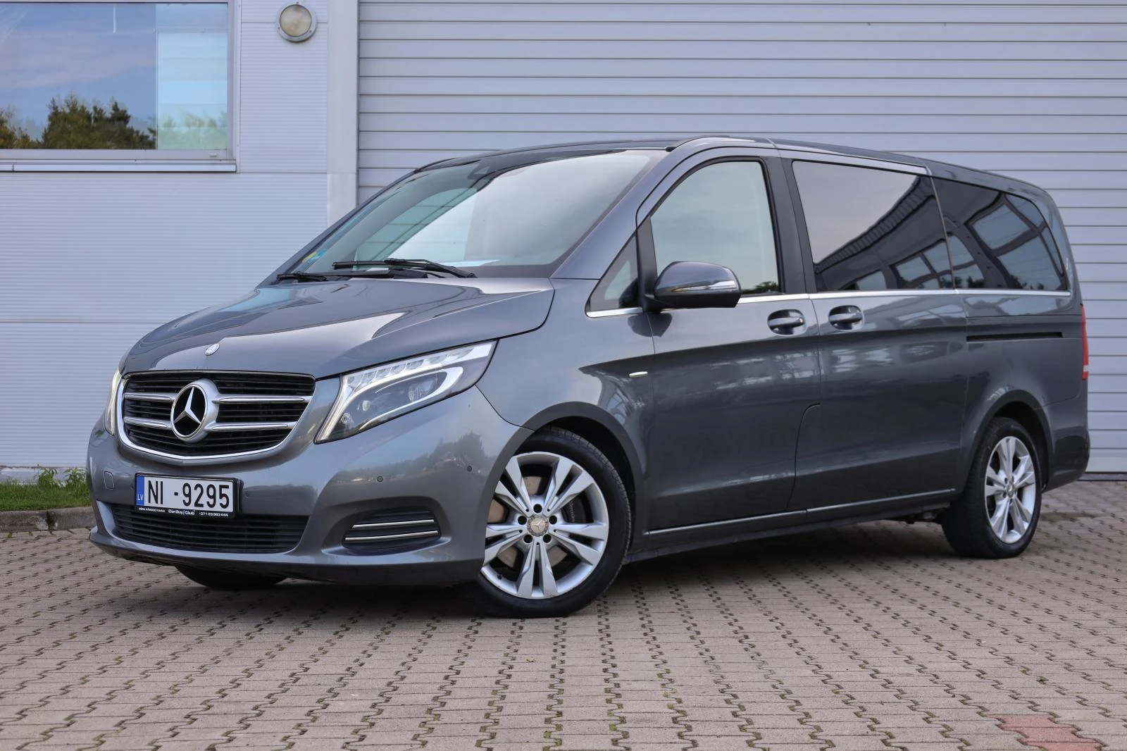 Mercedes-Benz V250