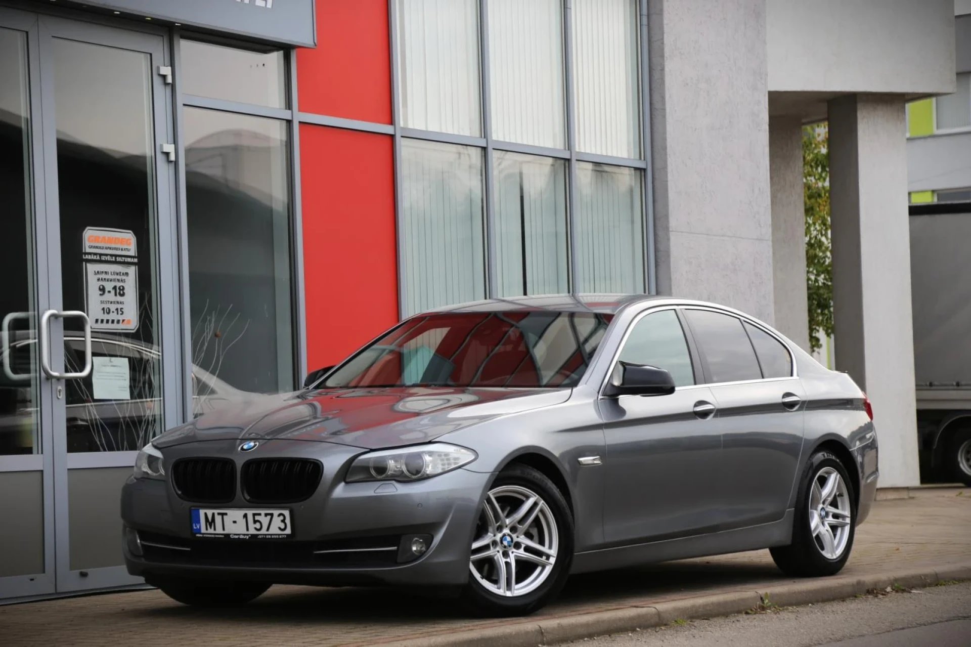 BMW 523