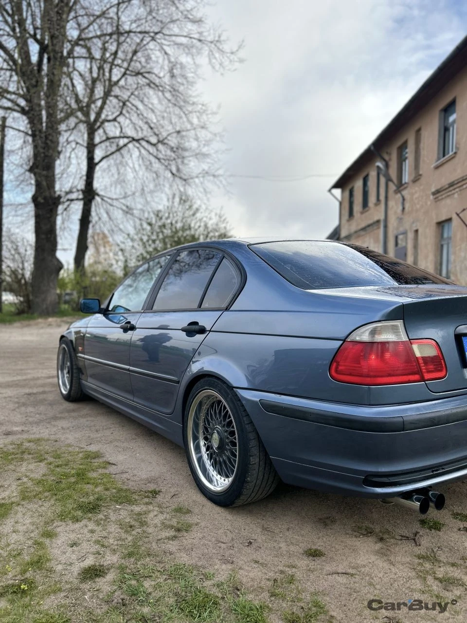 BMW 323