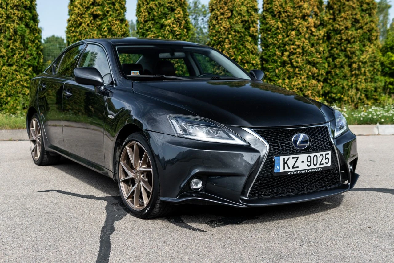 Lexus IS 220