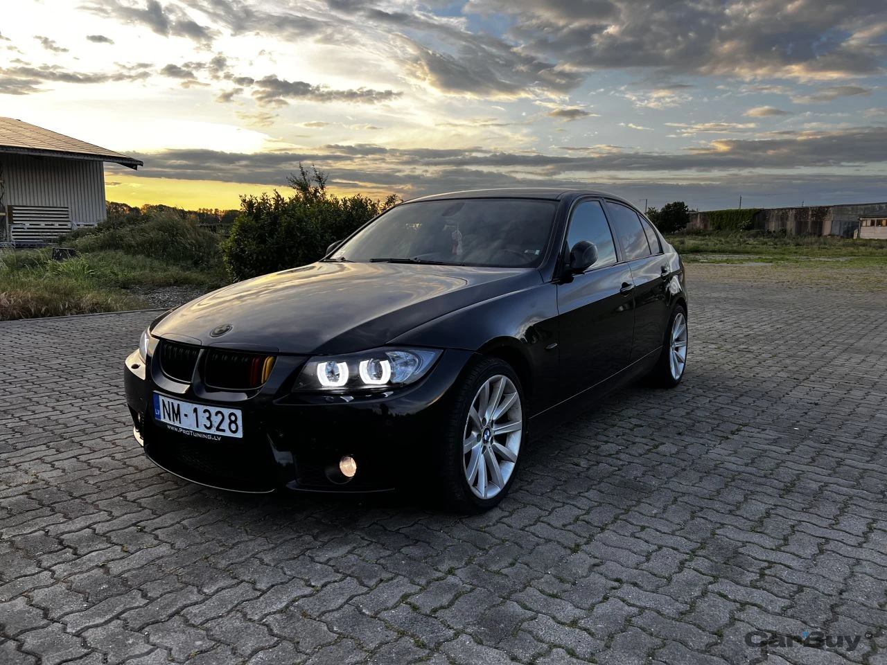 BMW 330