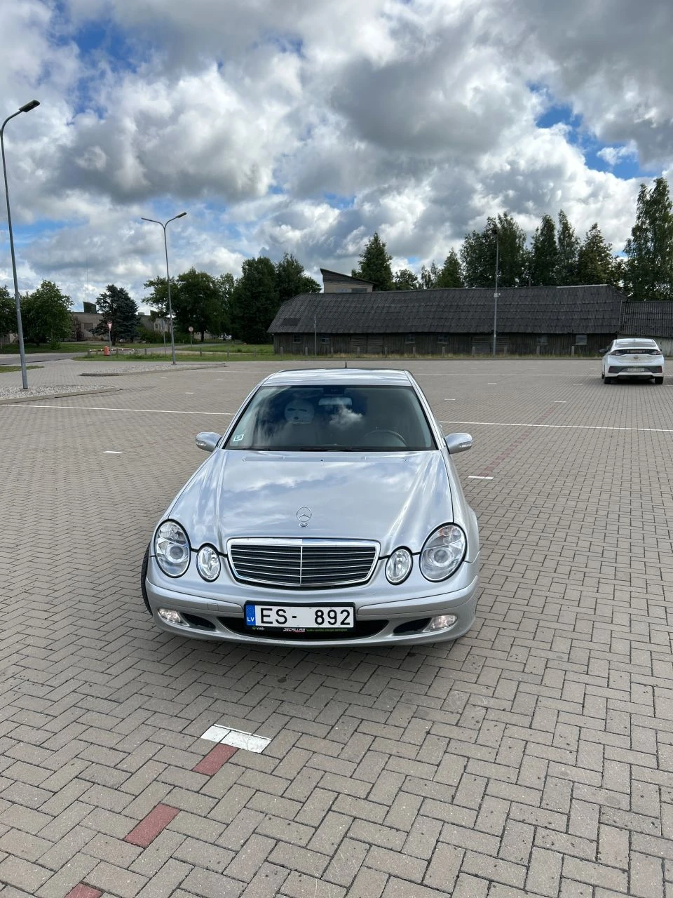 Mercedes-Benz E200