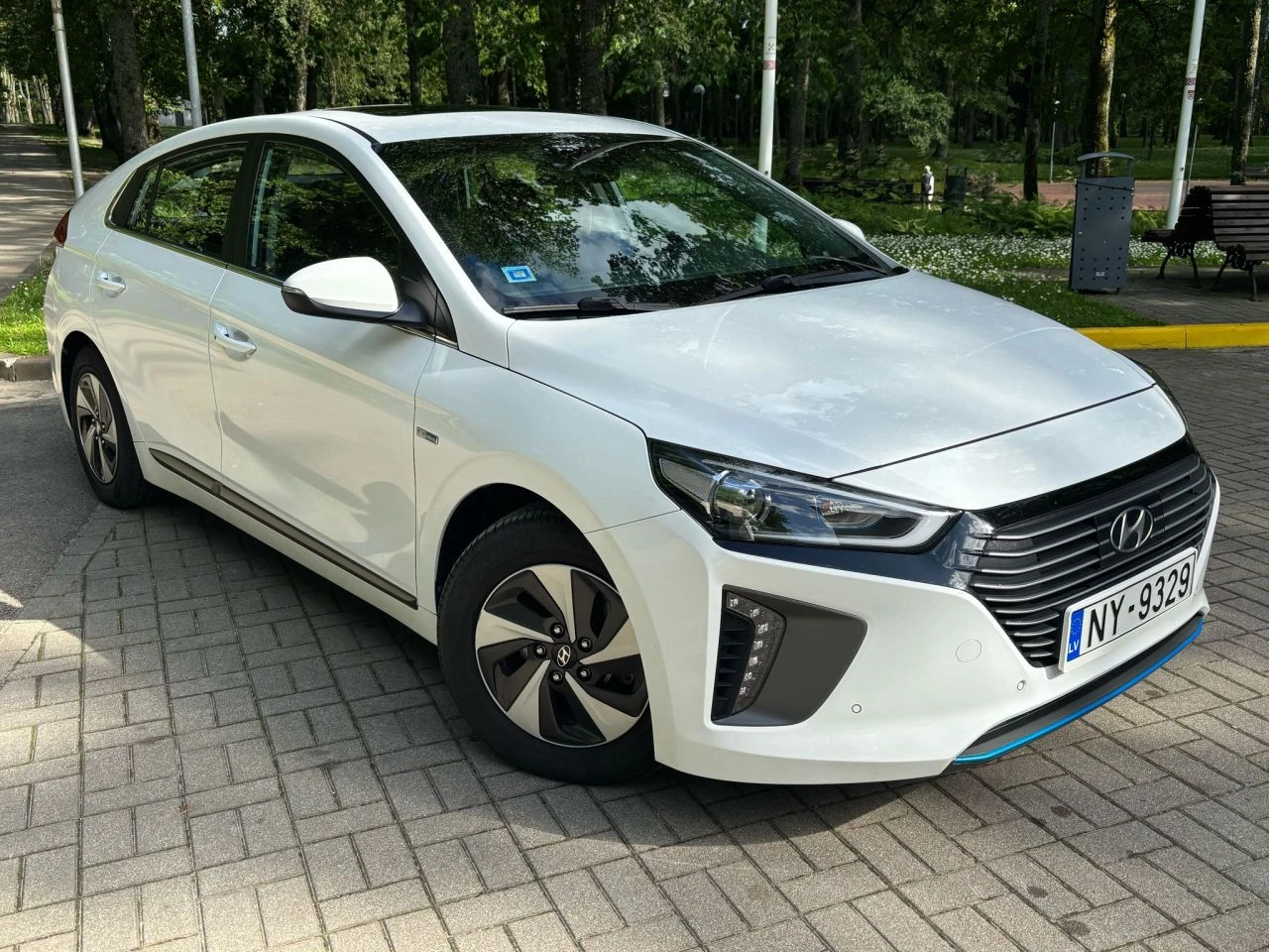 Hyundai IONIQ