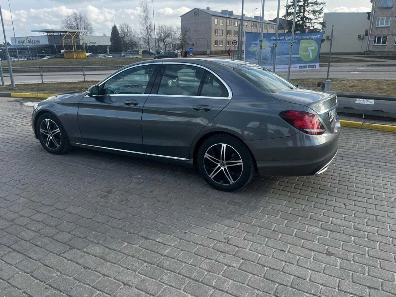 Mercedes-Benz C180