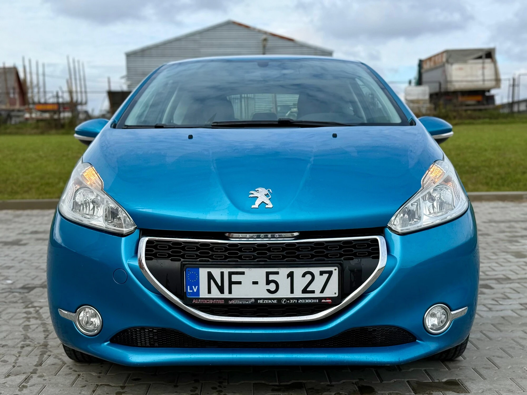 Peugeot 208