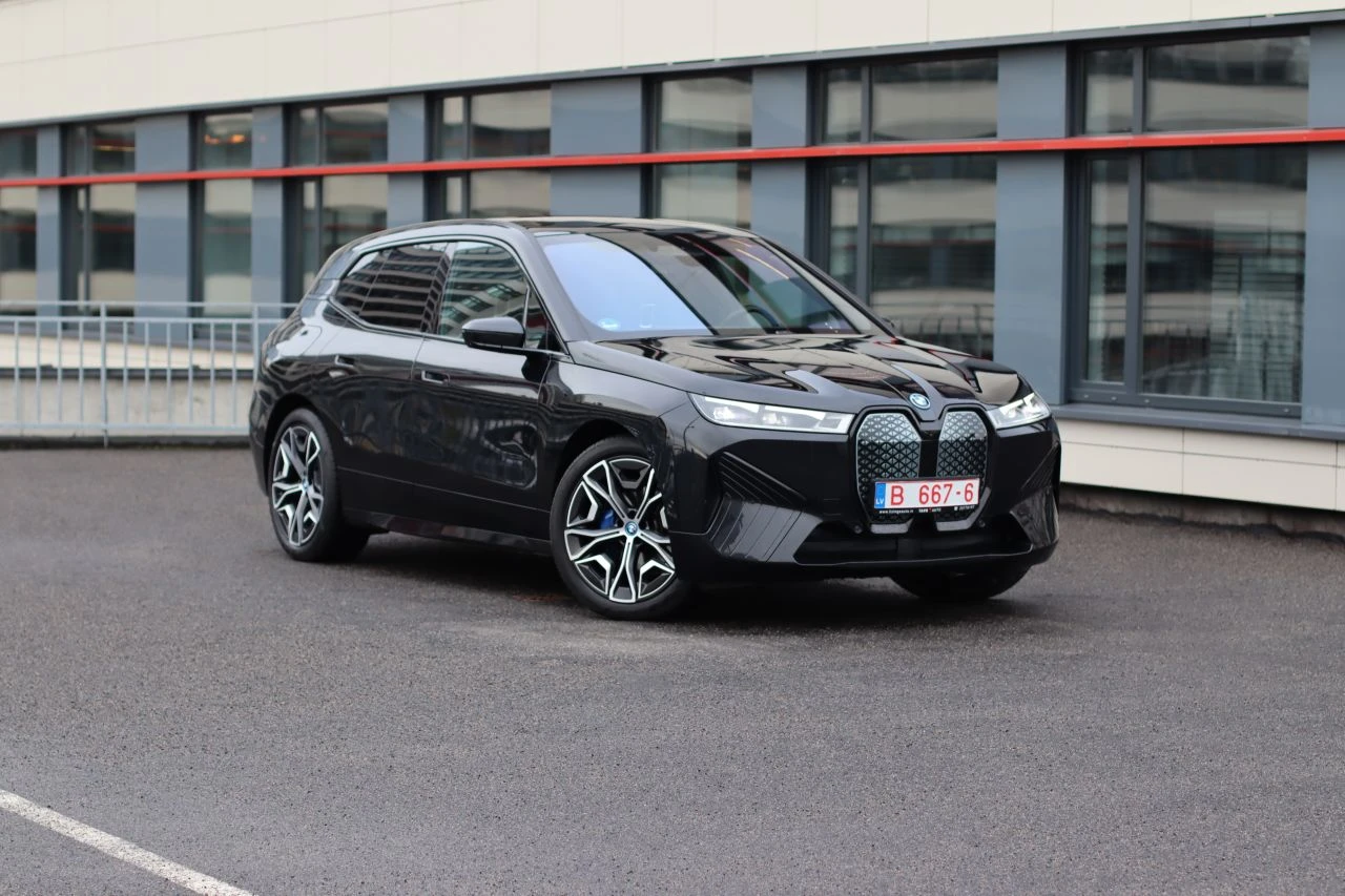 BMW iX