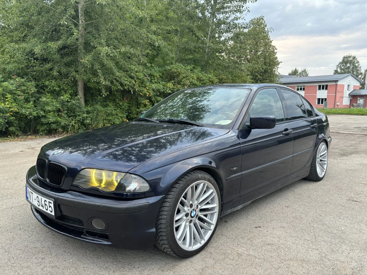 BMW 323
