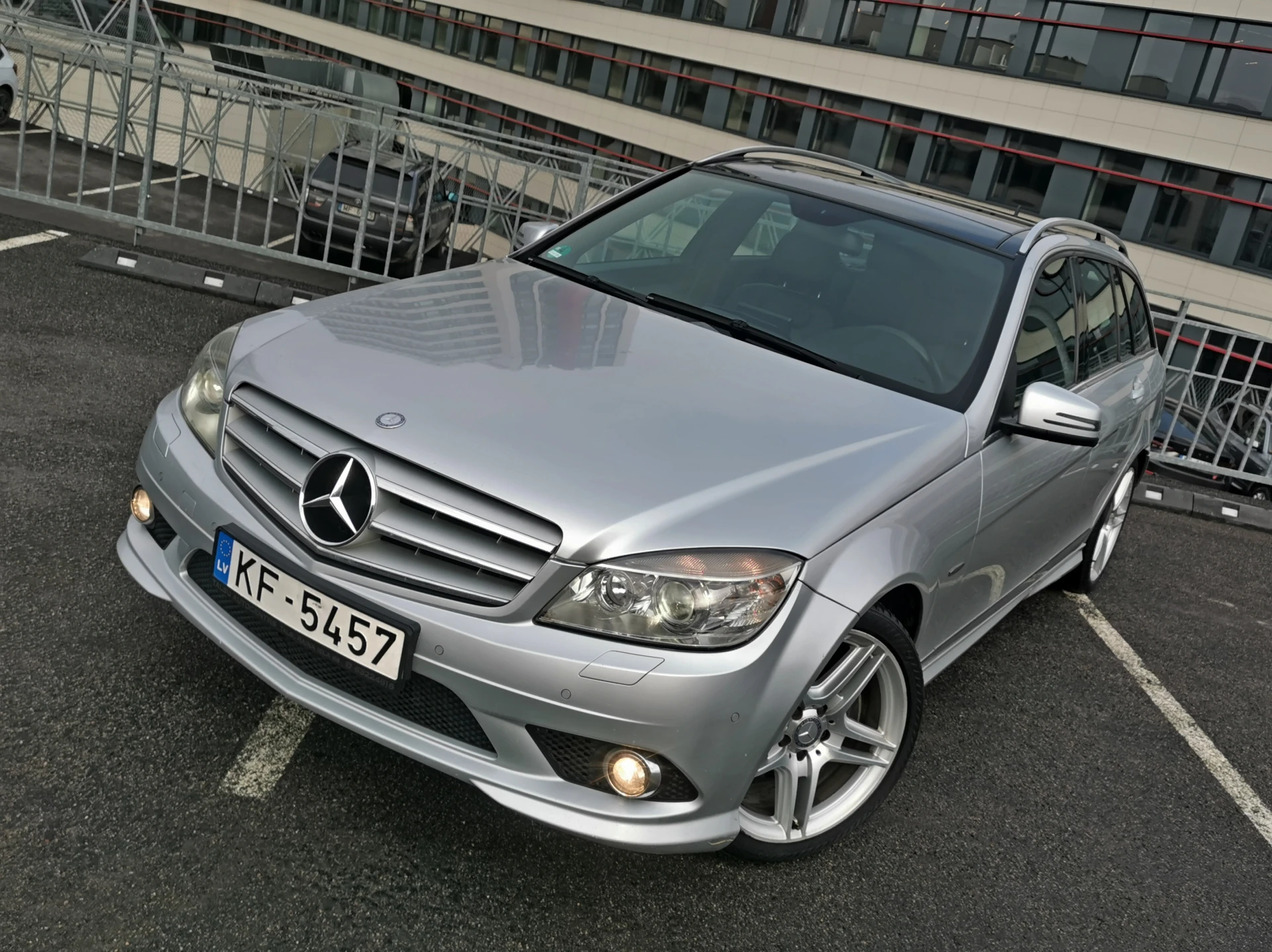 Mercedes-Benz C220