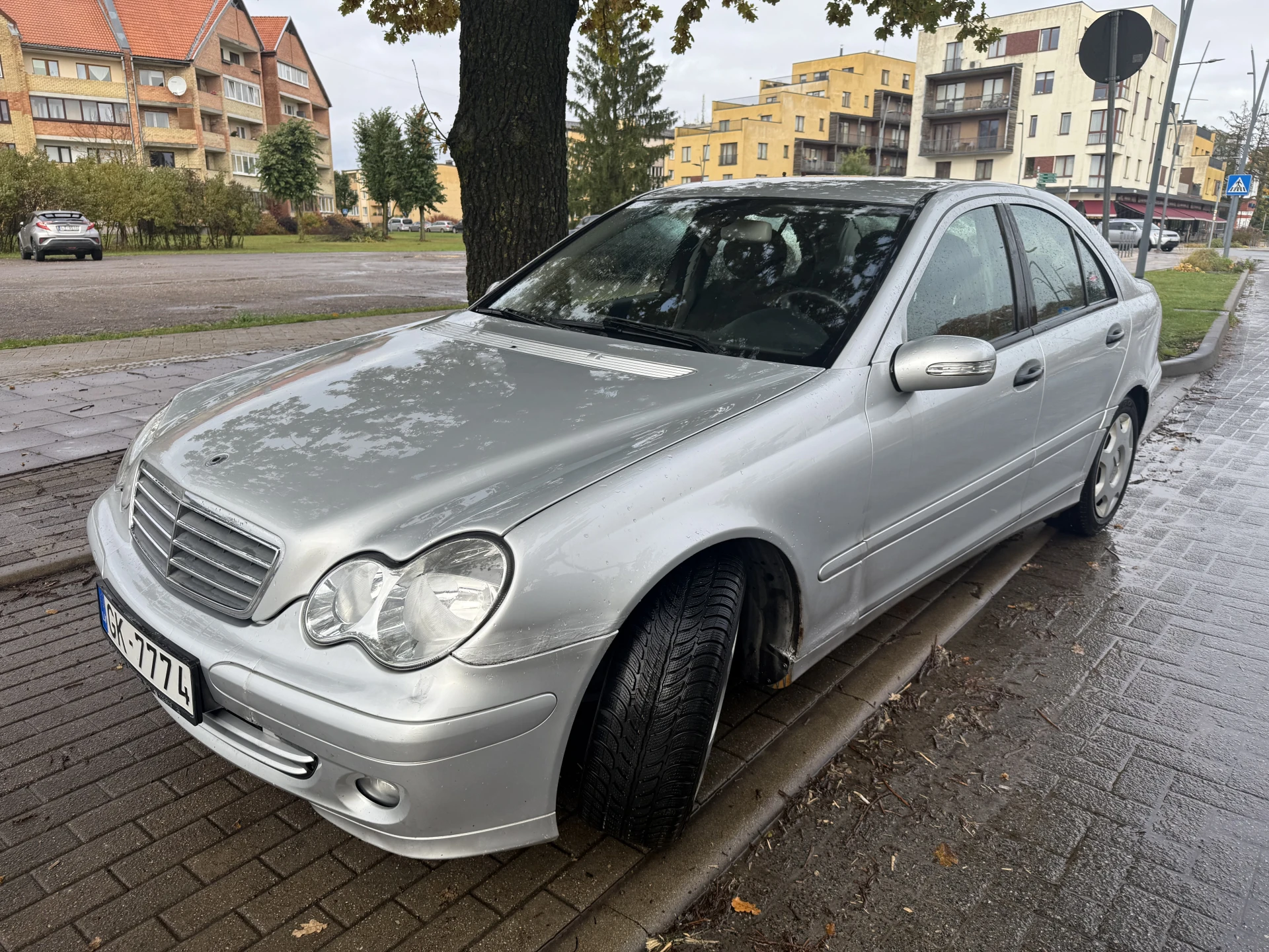 Mercedes-Benz C180