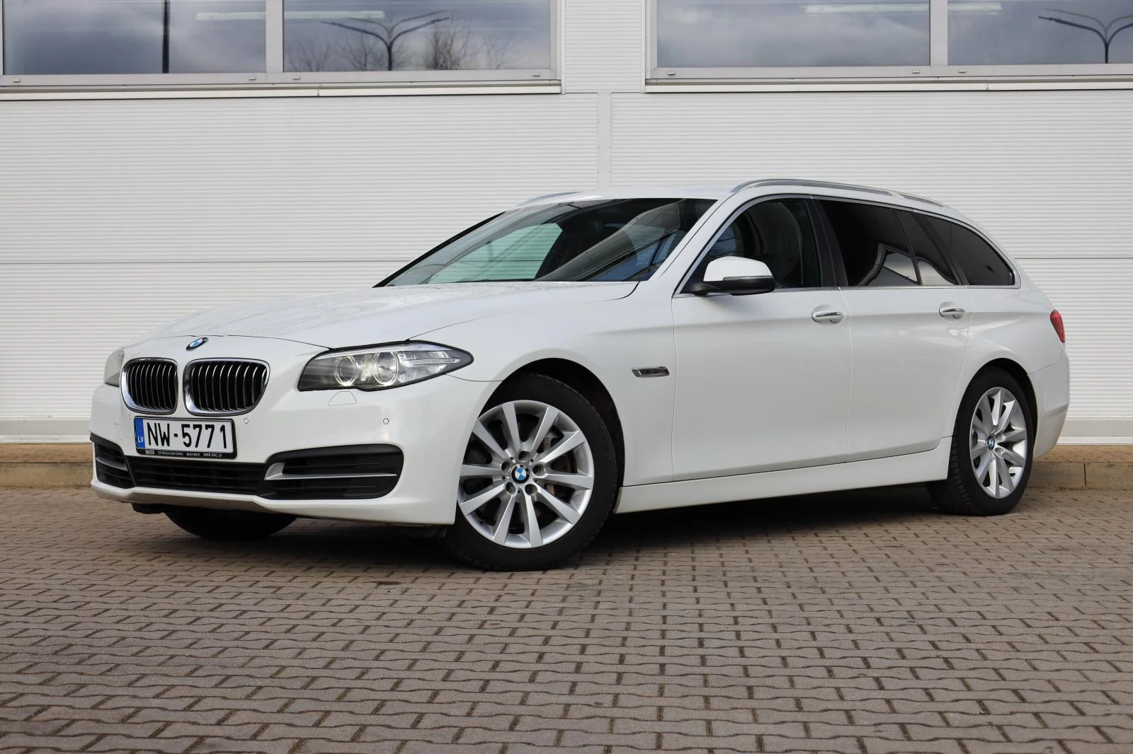 BMW 525