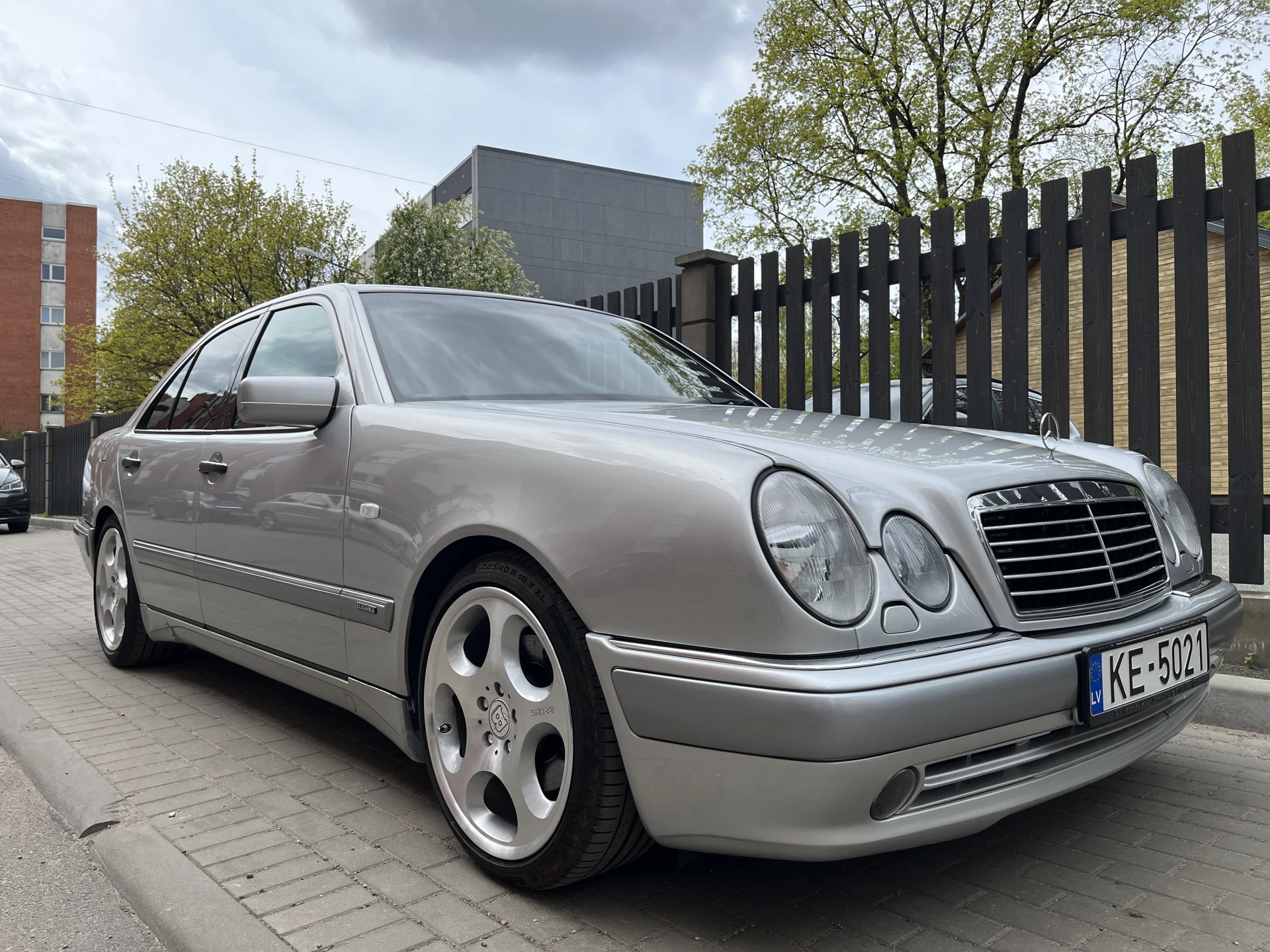 Mercedes-Benz E320