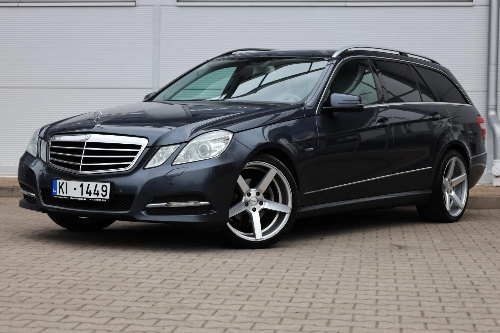 Mercedes-Benz E200