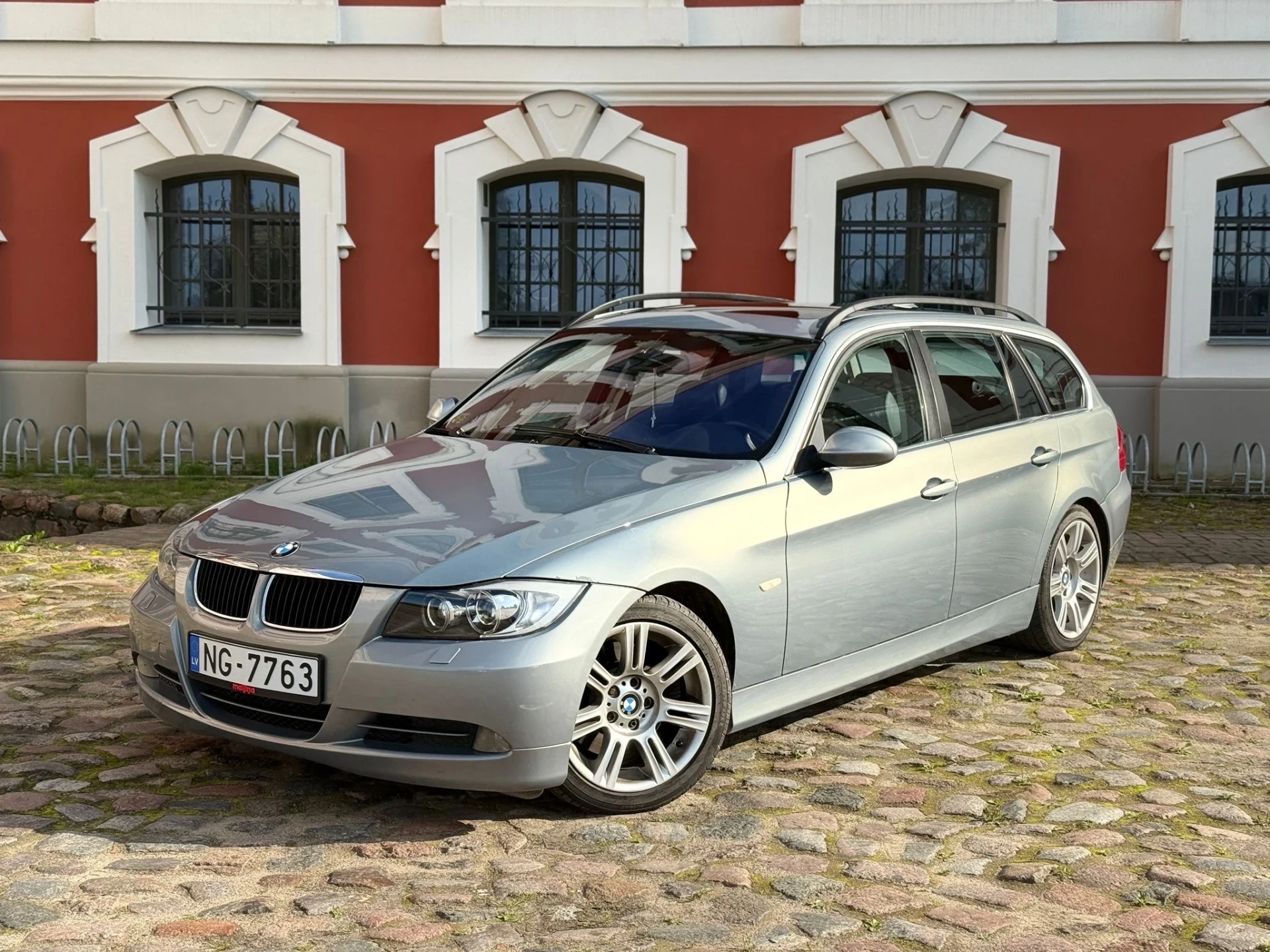 BMW 330
