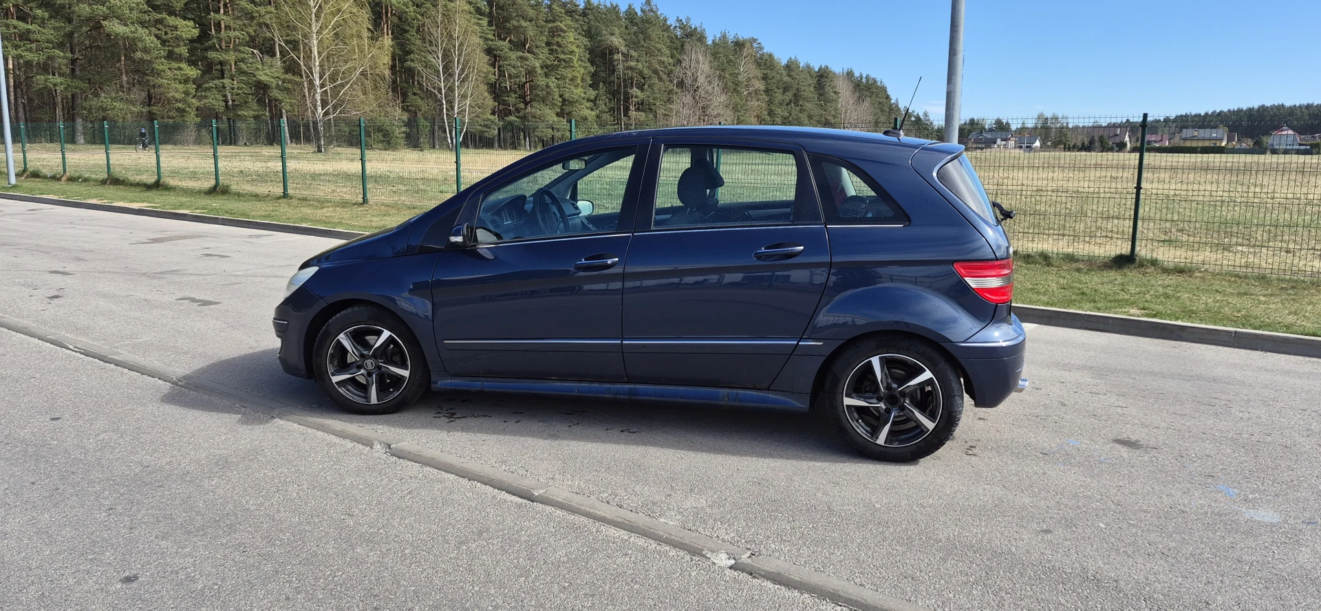 Mercedes-Benz B180