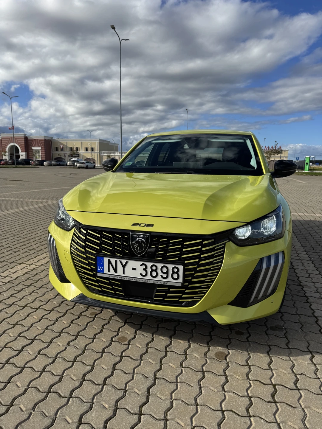 Peugeot 208