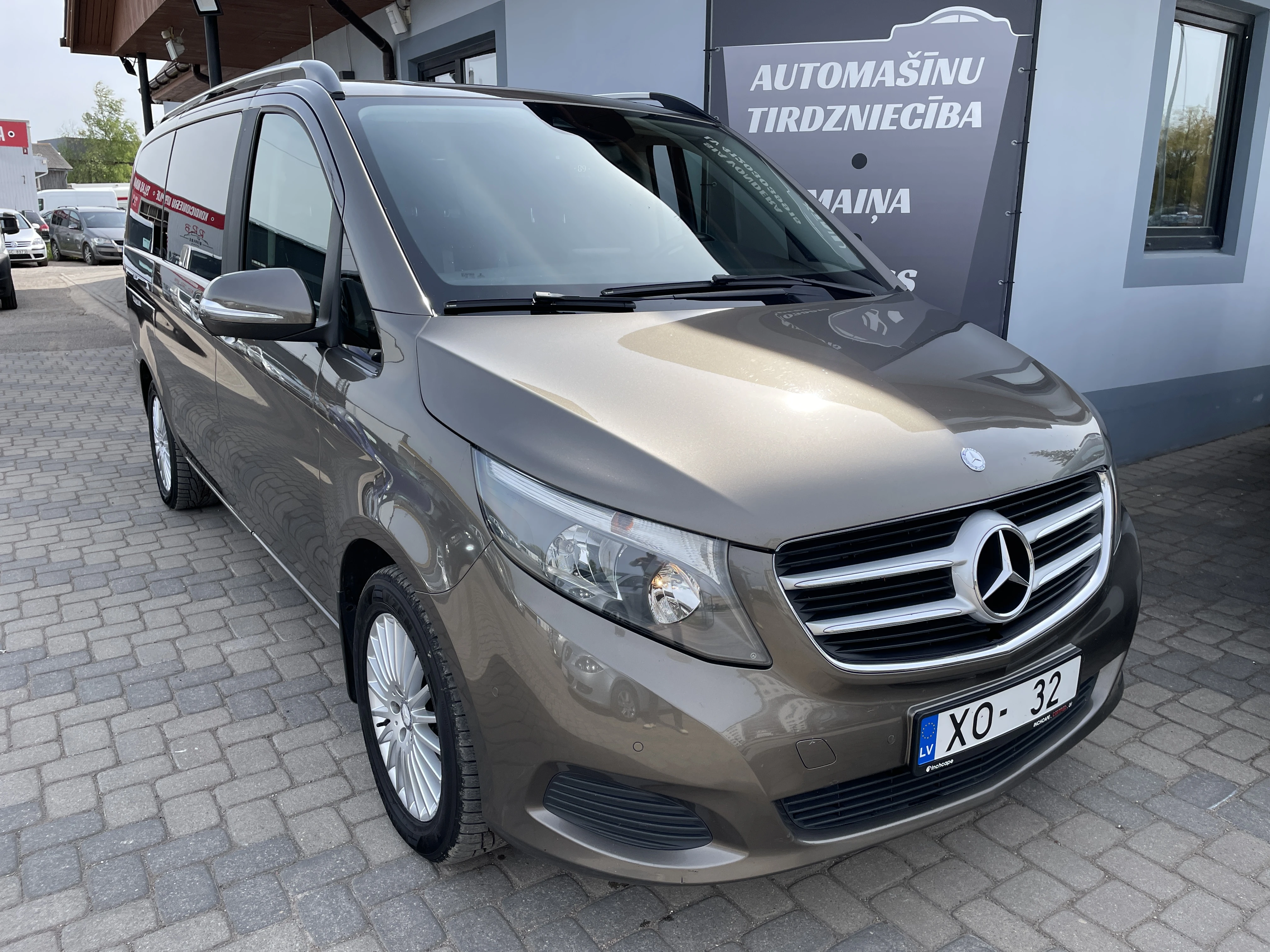 Mercedes-Benz V220