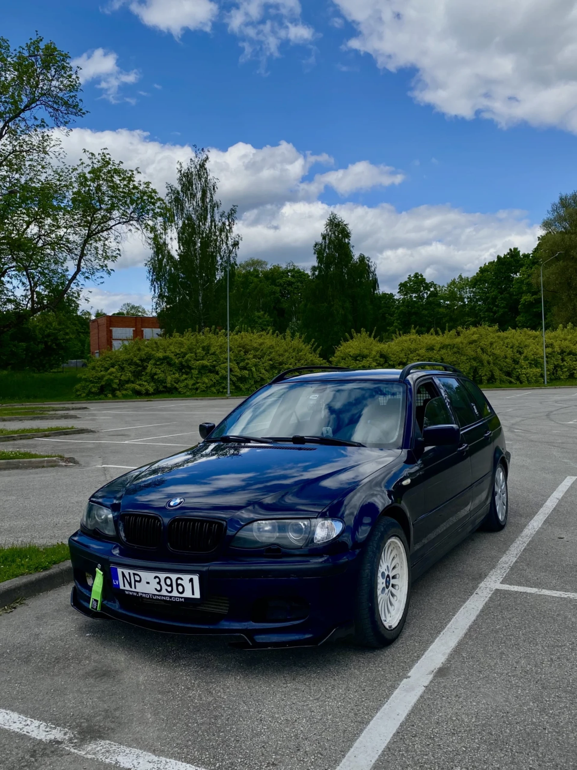 BMW 330