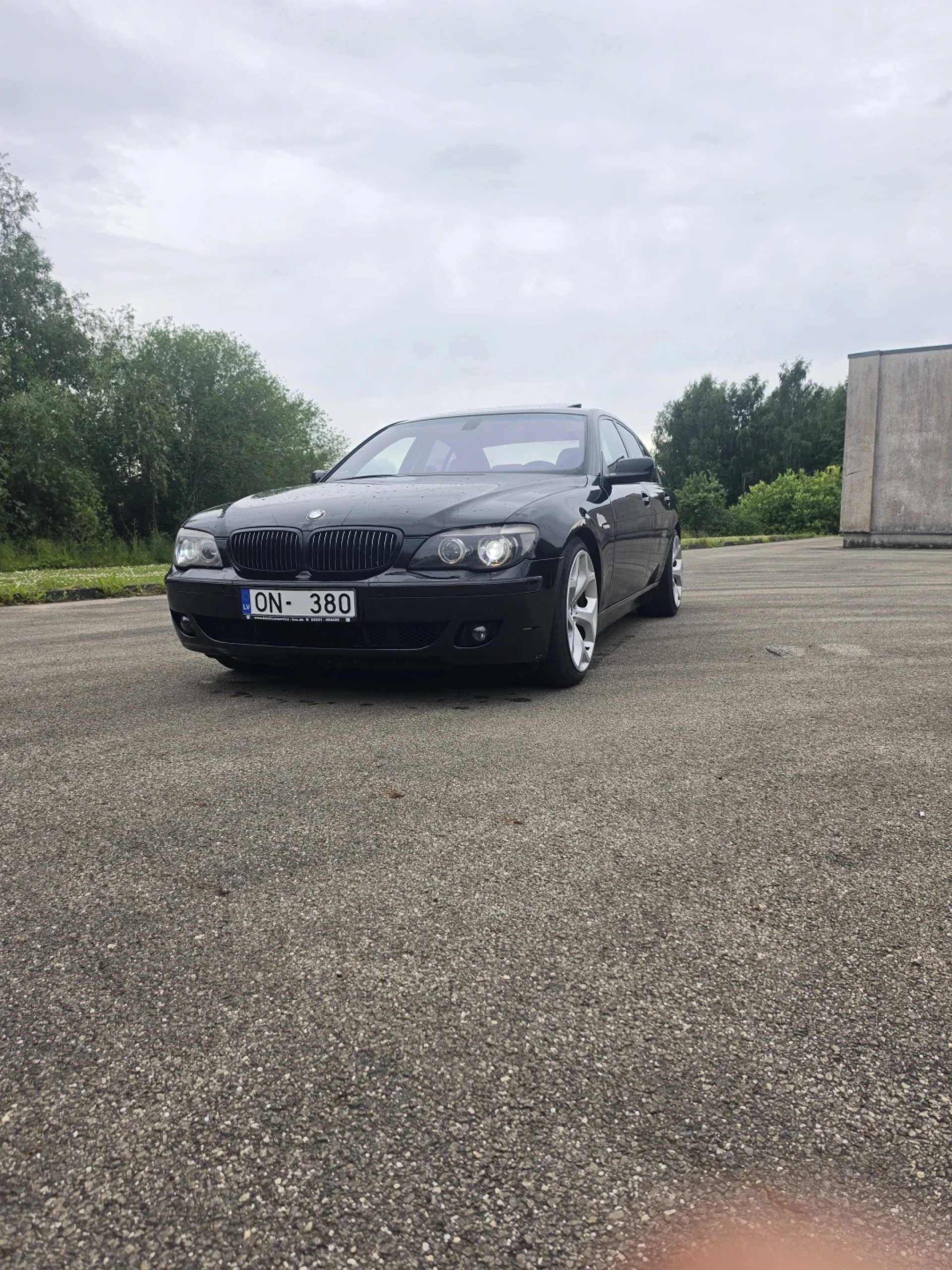 BMW 730