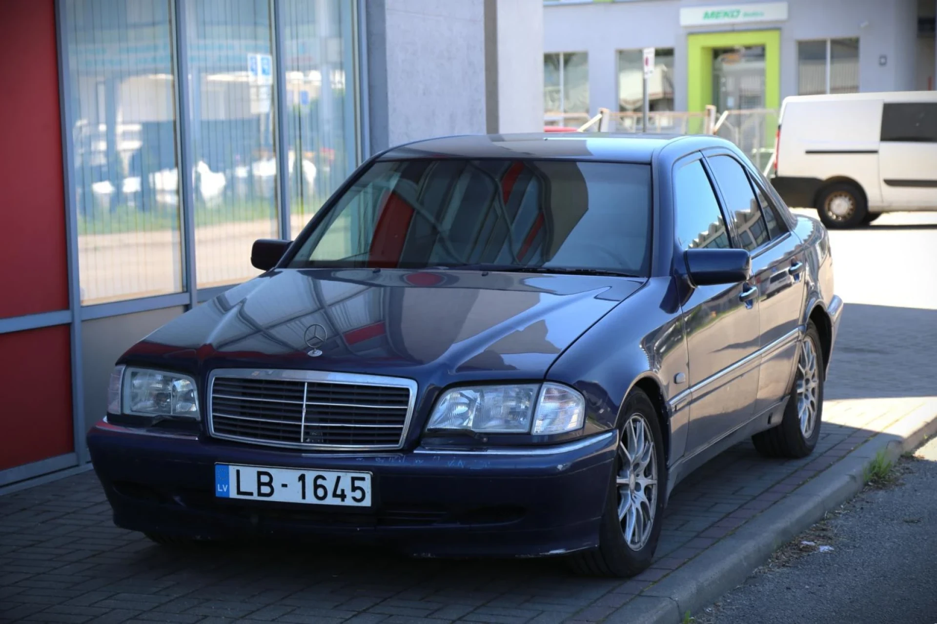Mercedes-Benz C220