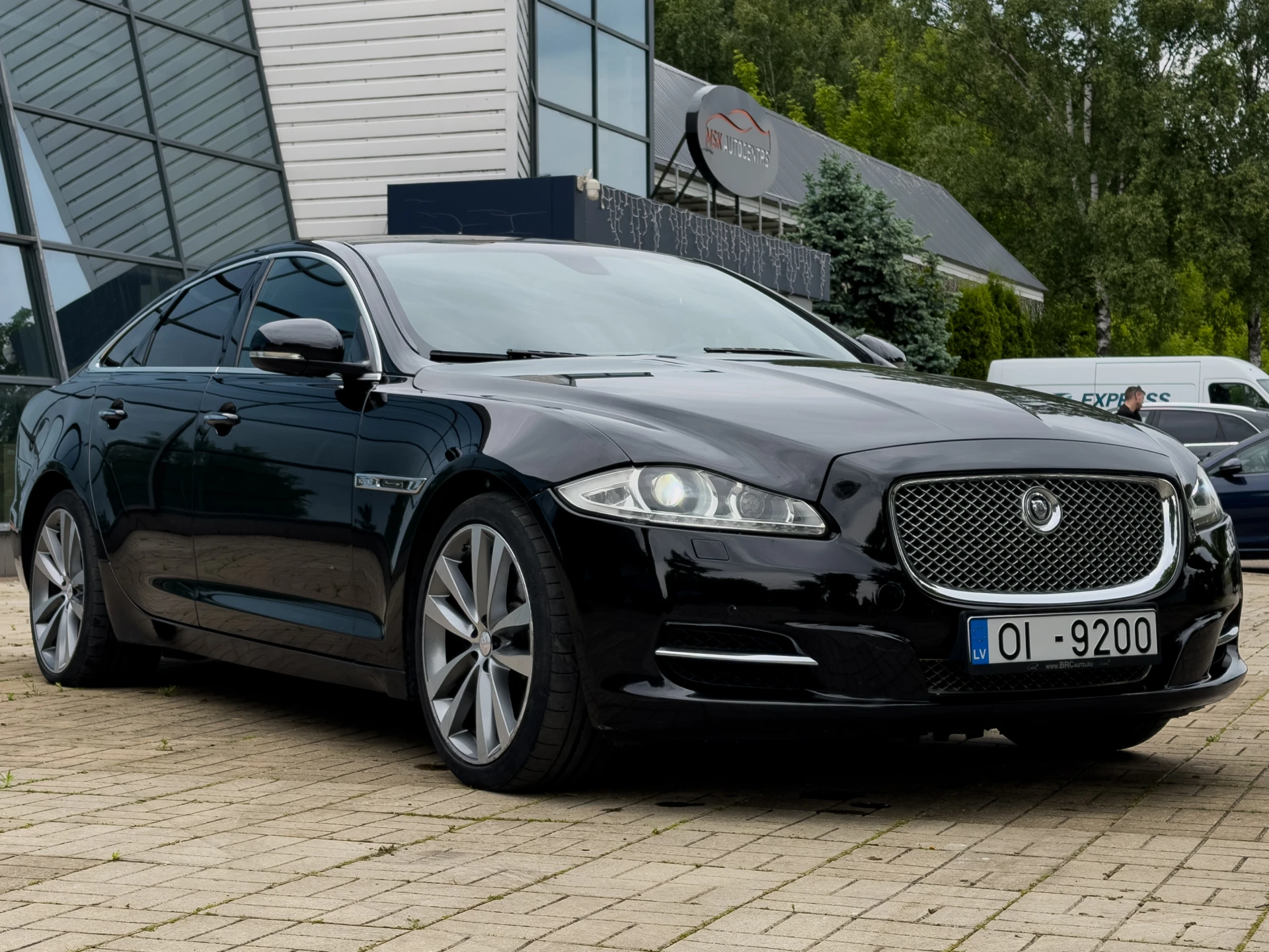 Jaguar XJ