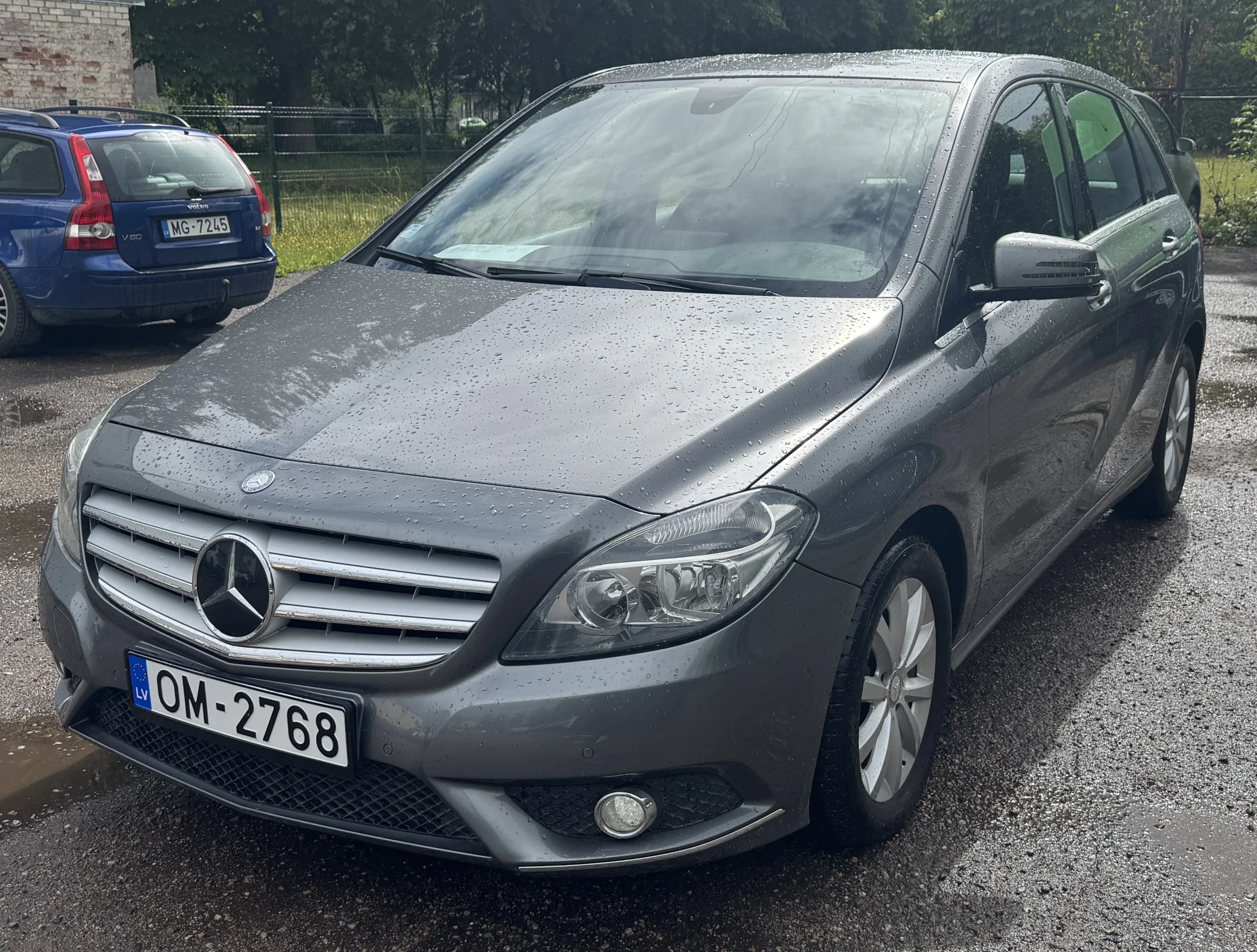 Mercedes-Benz B180