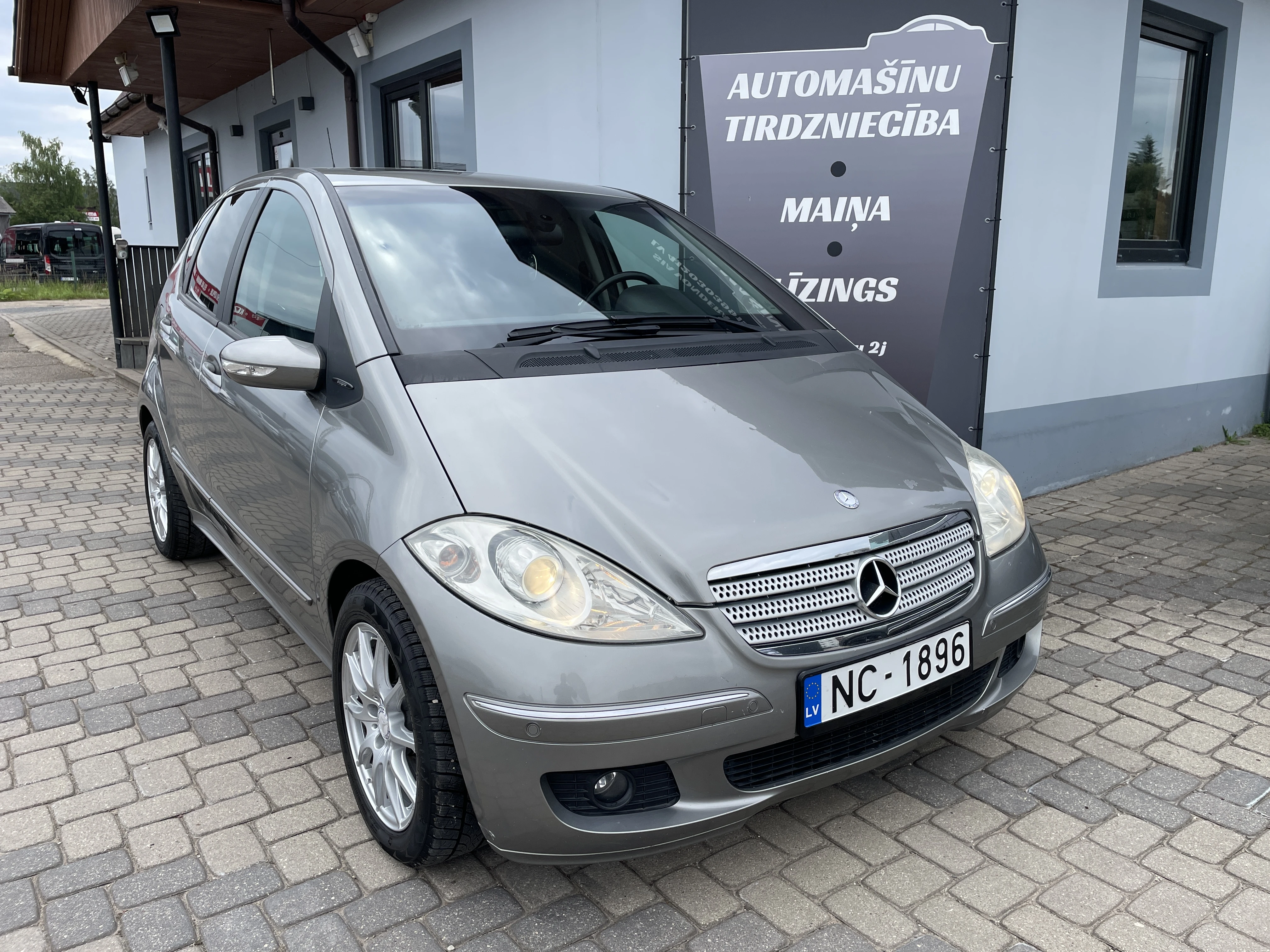 Mercedes-Benz A200