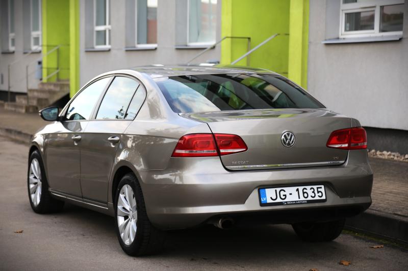 Volkswagen - Passat - pic5