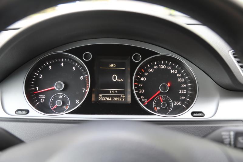 Volkswagen - Passat - pic16