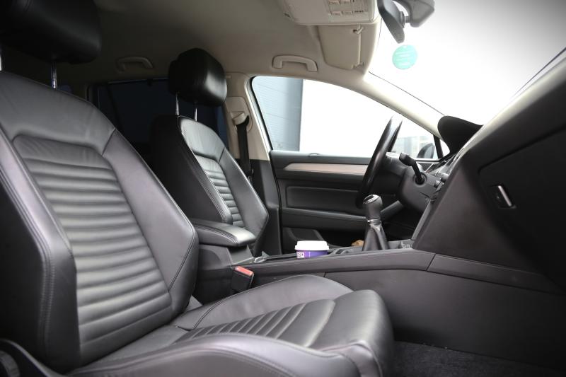 Volkswagen - Passat - pic24