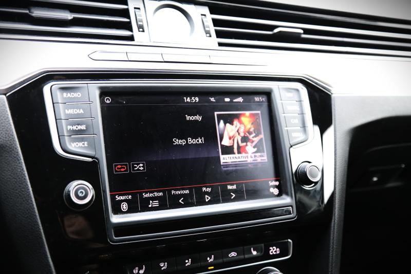 Volkswagen - Passat - pic12