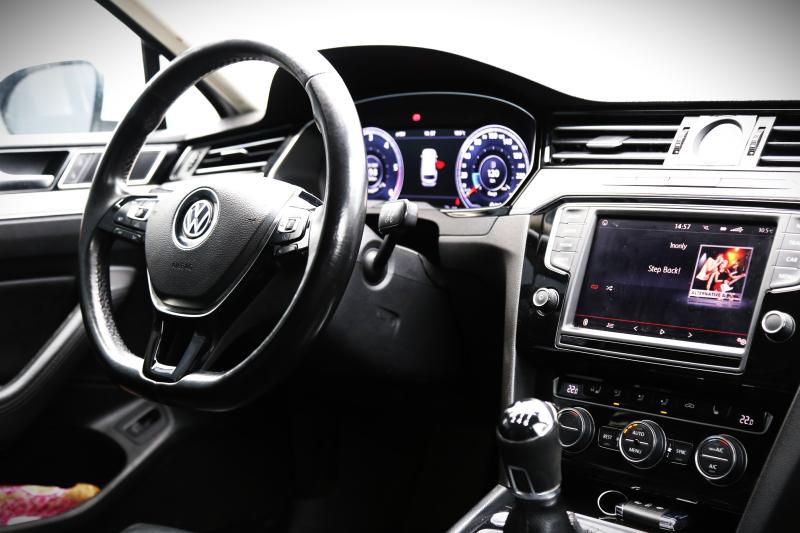 Volkswagen - Passat - pic15