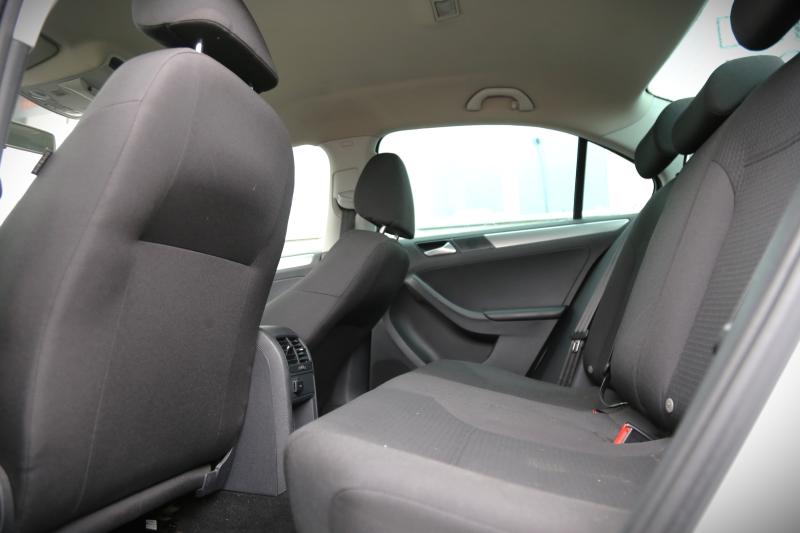 Volkswagen - Jetta - pic14