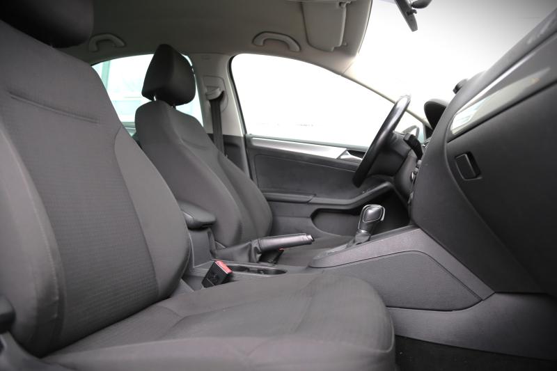 Volkswagen - Jetta - pic11