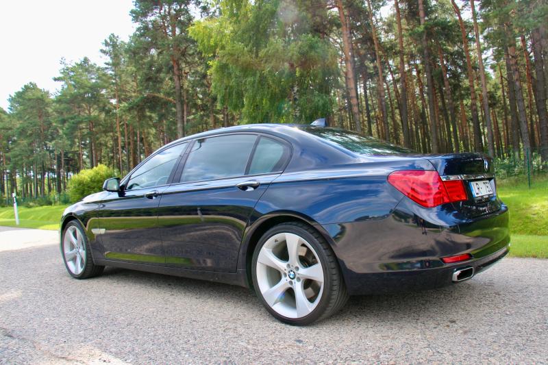 BMW - 750 - pic4