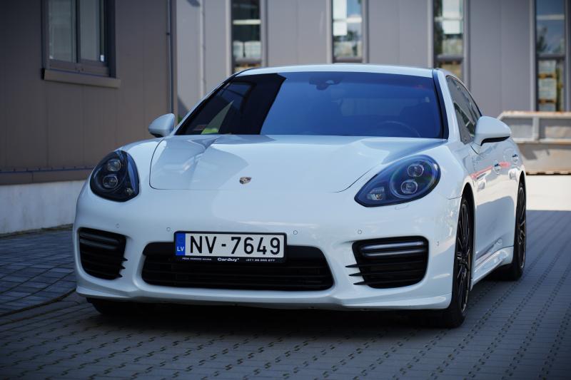 Porsche - Panamera - pic1